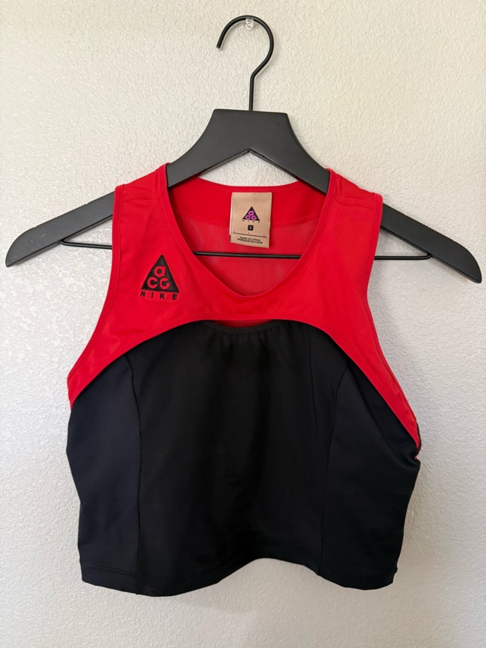 Nike ACG Women’s Crop Sport Bra Top